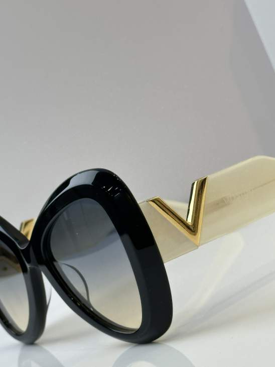 Picture of Valentino Sunglasses _SKUfw67175904fw